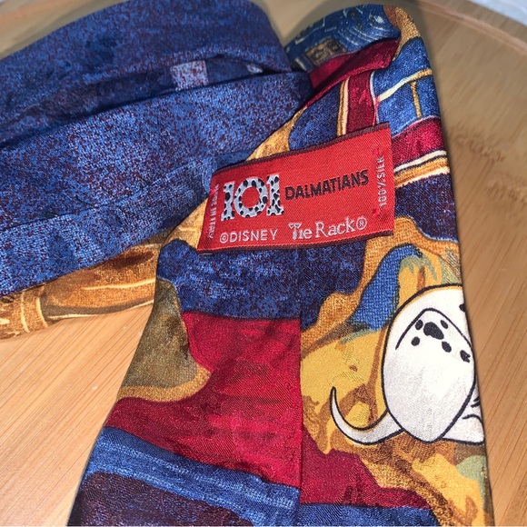 Tie Rack DISNEY 101 Dalmatians England Themed 100% Silk Neck Tie Made in Italy - Picture 2 of 5